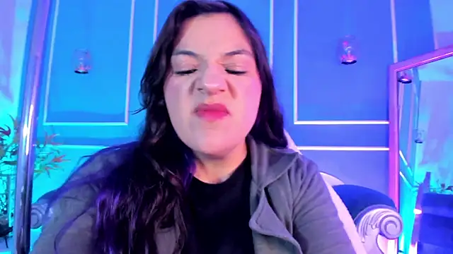 TaraTaylorr online show from 11/28/25, 02:23