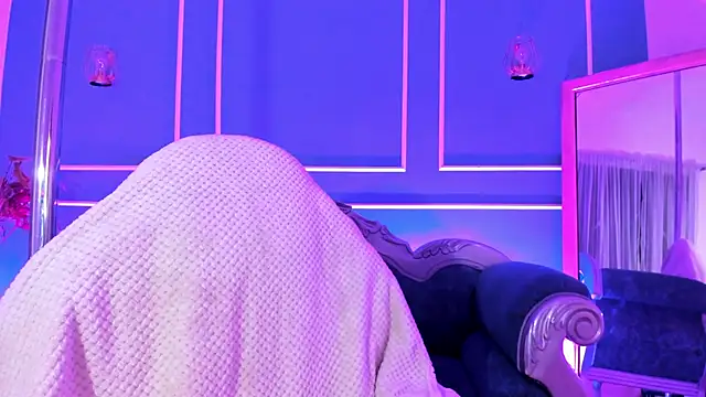 TaraTaylorr online show from 12/20/25, 02:58