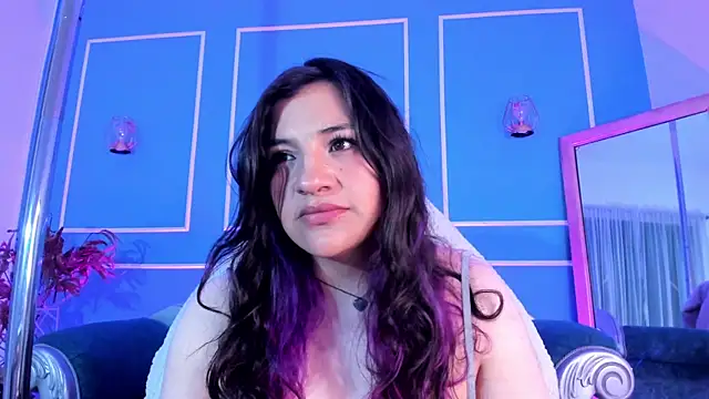 TaraTaylorr online show from 11/18/25, 04:27