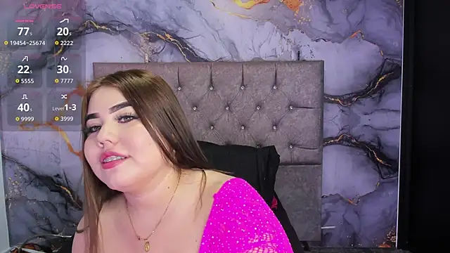 Snapshot of MadissonLee__ chatting on 11/25/25, 07:14 MadissonLee online show from 11/25/25, 07:14