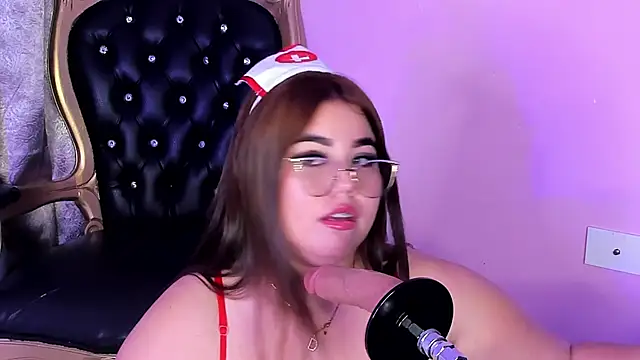 Snapshot of MadissonLee__ chatting on 11/15/25, 07:18 MadissonLee online show from 11/15/25, 07:18