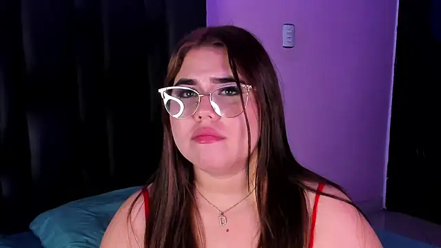 Snapshot of MadissonLee__ chatting on 11/12/25, 12:04 MadissonLee online show from 11/12/25, 12:04