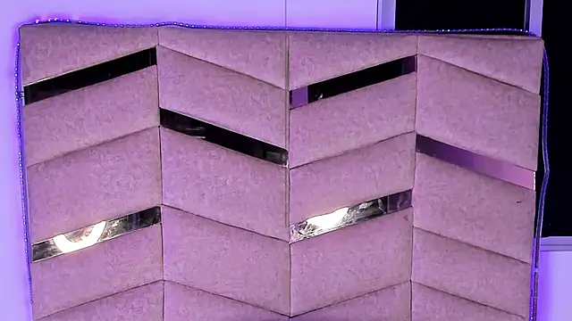 Snapshot of MadissonLee__ chatting on 11/30/25, 12:17 MadissonLee online show from 11/30/25, 12:17