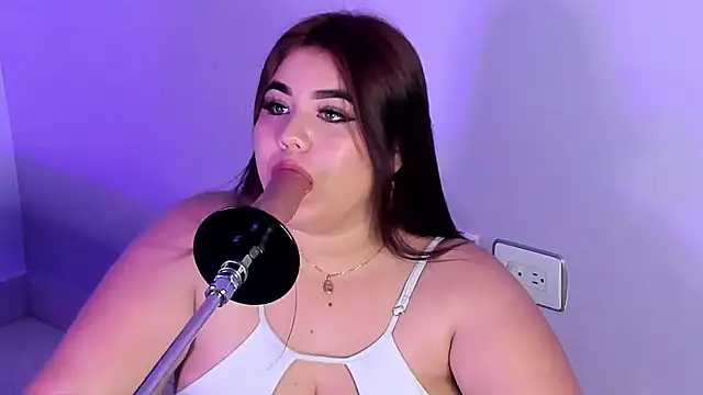 Snapshot of MadissonLee__ chatting on 11/29/25, 07:25 MadissonLee online show from 11/29/25, 07:25