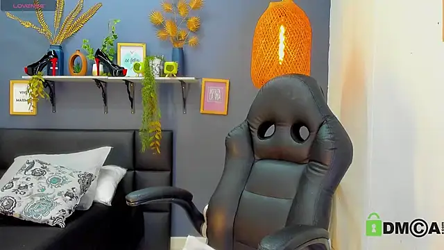 yessila parker online show from 04/04/26, 09:16