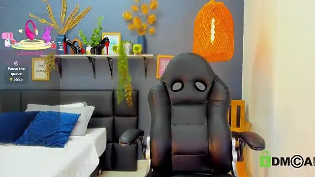 yessila parker online show from 04/14/26, 09:14