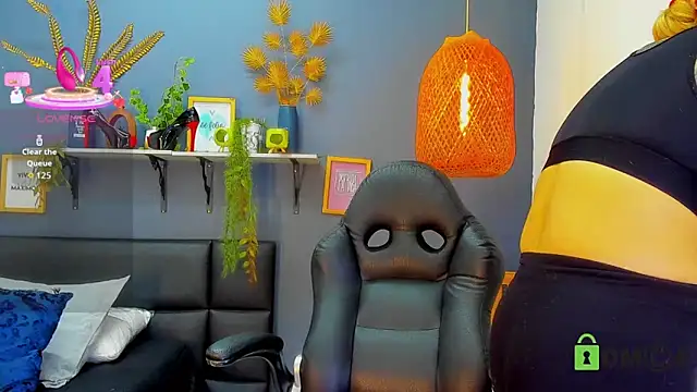 yessila parker online show from 04/18/26, 08:49