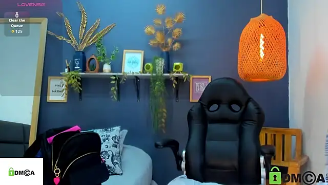 yessila parker online show from 10/25/25, 02:44