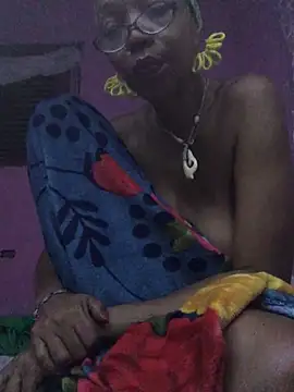 Ladyzee25 online show from 11/17/25, 08:18