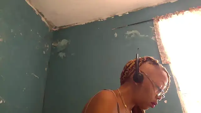 Ladyzee25 online show from 11/10/25, 08:14