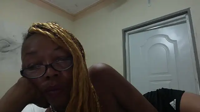 Ladyzee25 online show from 10/19/25, 09:23