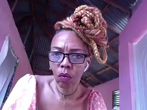 Snapshot of Ladyzee25 chatting on 06/09/26, 09:27 Ladyzee25 online show from 06/09/26, 09:27