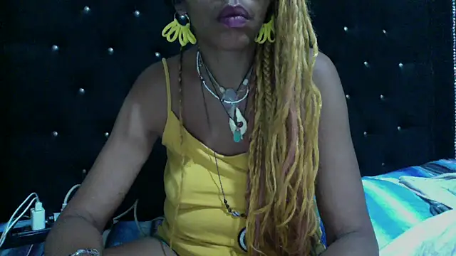 Ladyzee25 online show from 10/19/25, 11:40