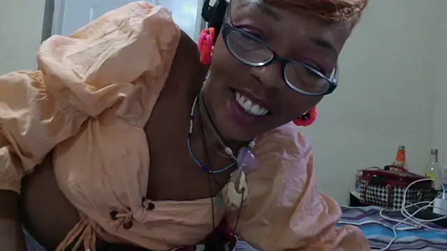 Ladyzee25 online show from 10/18/25, 02:08
