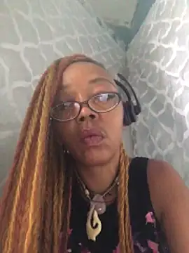 Ladyzee25 online show from 10/27/25, 03:35