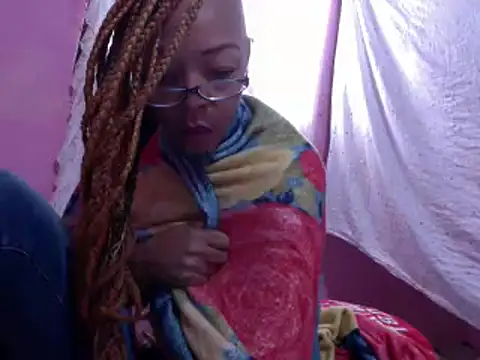 Ladyzee25 online show from 02/02/26, 03:44