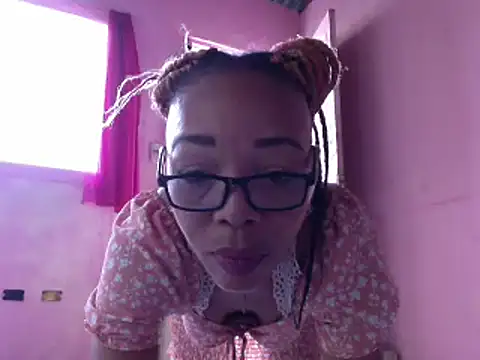 Ladyzee25 online show from 05/10/26, 04:31