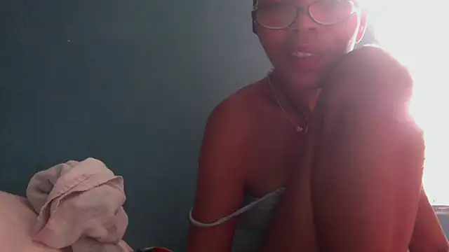 Ladyzee25 online show from 10/30/25, 06:16