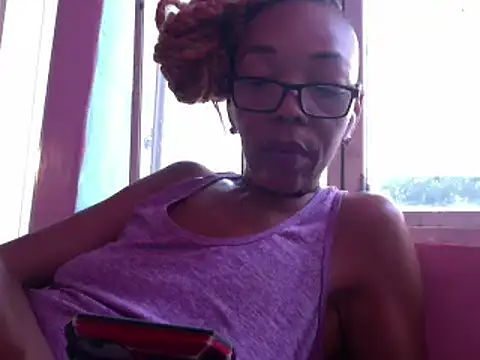 Snapshot of Ladyzee25 chatting on 06/20/26, 07:19 Ladyzee25 online show from 06/20/26, 07:19