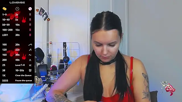 Miss Vic online show from 11/12/25, 05:06