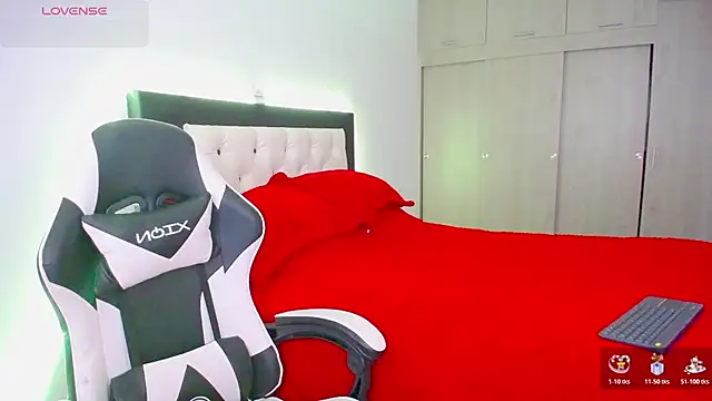 CarolinneFiotti online show from 11/13/25, 03:27