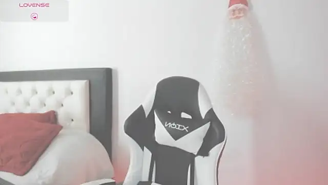 CarolinneFiotti online show from 12/21/25, 04:08