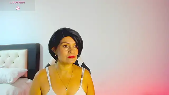 Snapshot of CarolinneFiotti chatting on 01/13/26, 11:47 CarolinneFiotti online show from 01/13/26, 11:47