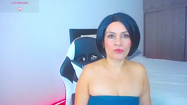 CarolinneFiotti online show from 11/03/25, 01:58