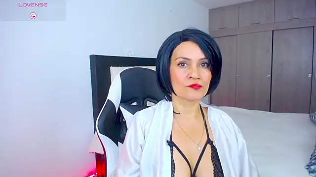 CarolinneFiotti online show from 11/02/25, 08:25