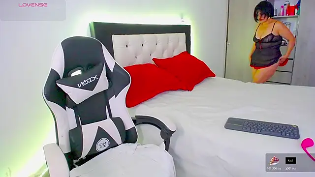 CarolinneFiotti online show from 11/20/25, 01:23