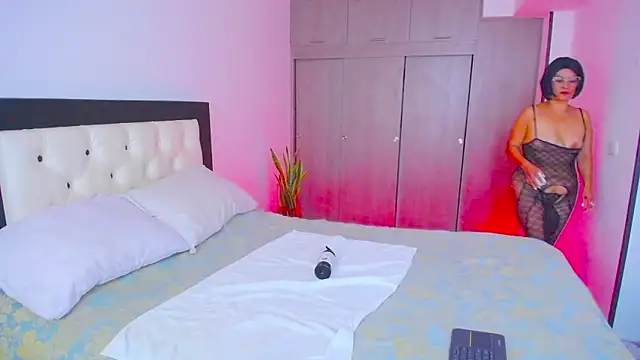 CarolinneFiotti online show from 10/03/25, 03:13