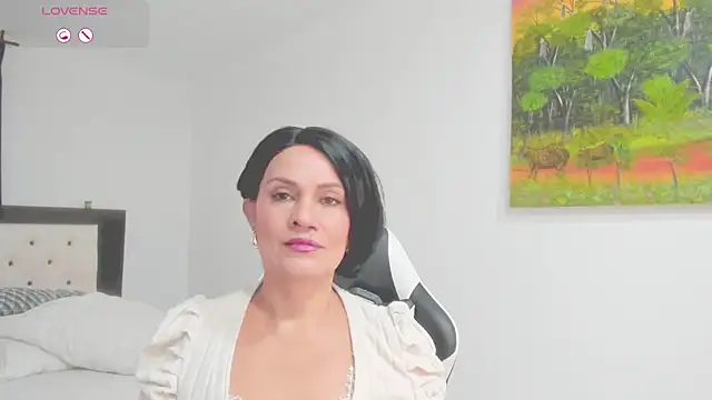 Snapshot of CarolinneFiotti chatting on 02/17/26, 02:14 CarolinneFiotti online show from 02/17/26, 02:14