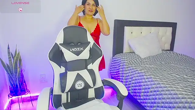 CarolinneFiotti online show from 10/19/25, 07:49