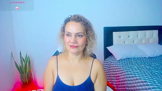 CarolinneFiotti online show from 10/20/25, 02:28