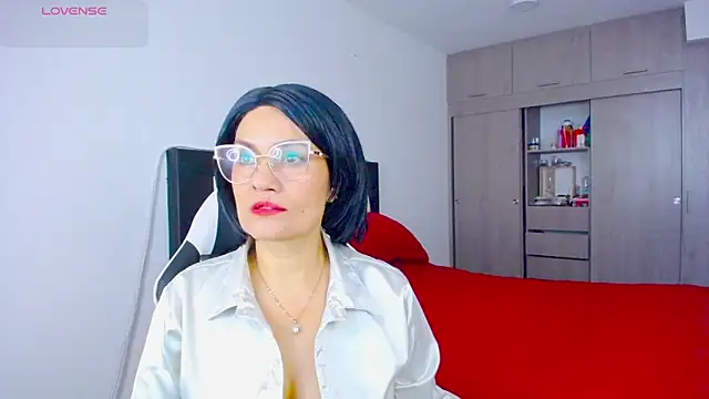 CarolinneFiotti online show from 11/14/25, 02:10