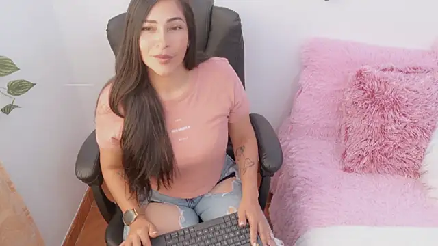 luna lgomez  online show from 05/29/26, 12:11