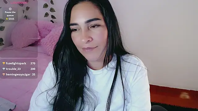 Snapshot of luna_lgomez_ chatting on 03/01/25, 04:44 luna lgomez  online show from 03/01/25, 04:44