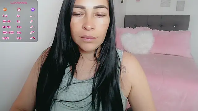 luna lgomez  online show from 03/04/26, 12:02