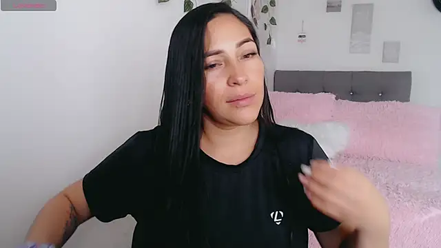 Snapshot of luna_lgomez_ chatting on 02/22/26, 01:13 luna lgomez online show from 02/22/26, 01:13