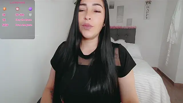 Snapshot of luna_lgomez_ chatting on 10/07/25, 12:06 luna lgomez  online show from 10/07/25, 12:06