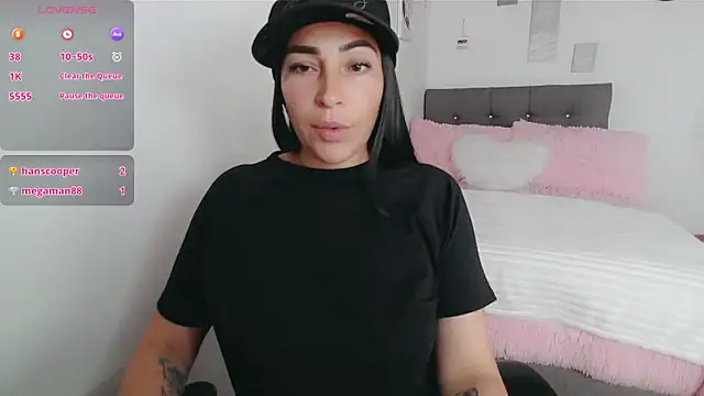 luna lgomez  online show from 12/17/25, 01:38