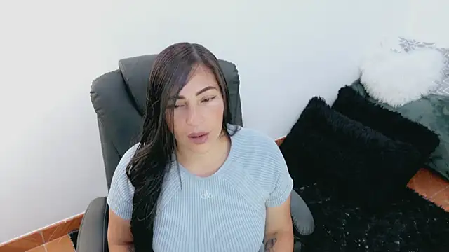 luna lgomez  online show from 05/04/26, 11:46