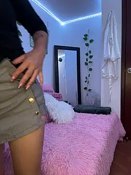 luna lgomez  online show from 06/17/26, 12:11