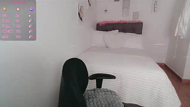 Snapshot of luna_lgomez_ chatting on 10/01/25, 01:37 luna lgomez  online show from 10/01/25, 01:37