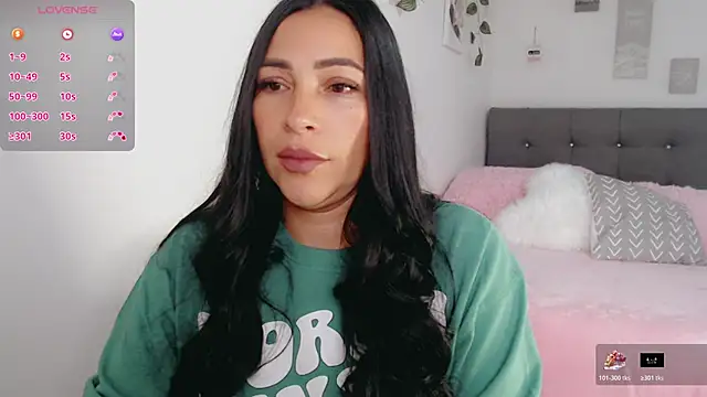 Snapshot of luna_lgomez_ chatting on 02/19/26, 12:02 luna lgomez online show from 02/19/26, 12:02