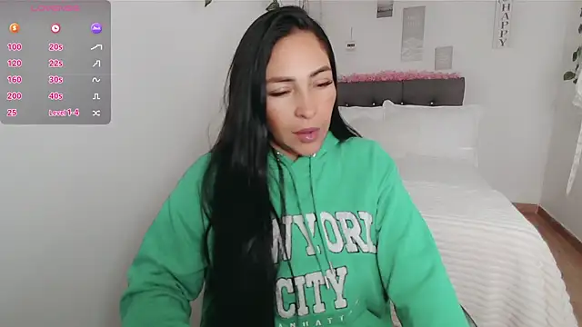 Snapshot of luna_lgomez_ chatting on 09/18/25, 03:37 luna lgomez  online show from 09/18/25, 03:37