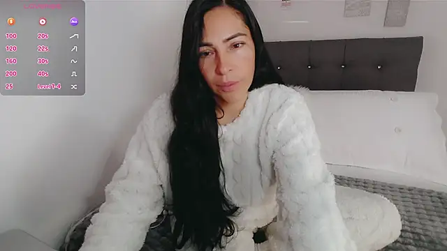 luna lgomez  online show from 11/28/25, 12:38