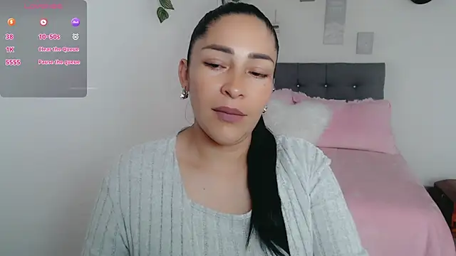 luna lgomez  online show from 03/05/26, 12:13