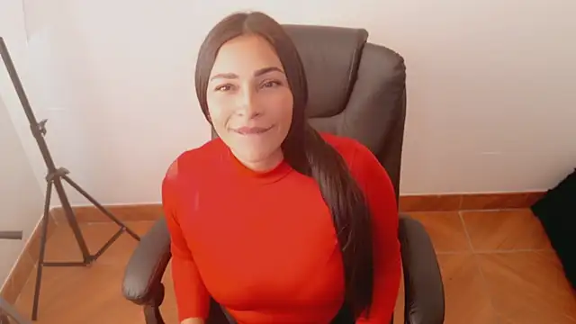 luna lgomez  online show from 05/12/26, 06:25