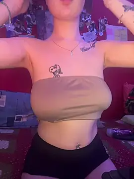 Snapshot of giu1110 chatting on 01/15/26, 04:21 giu1110 online show from 01/15/26, 04:21